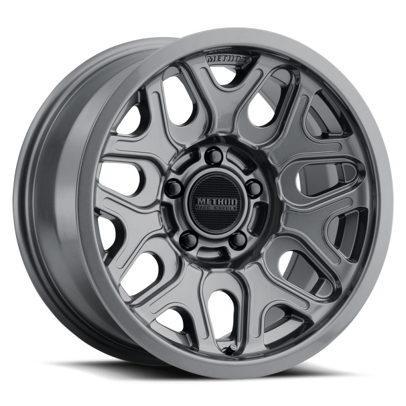 Method MR322 / 18×9 / 8×6.5 BP / 18ET / 5.68in BS / 130.81mm CB – Gloss Titanium Wheel